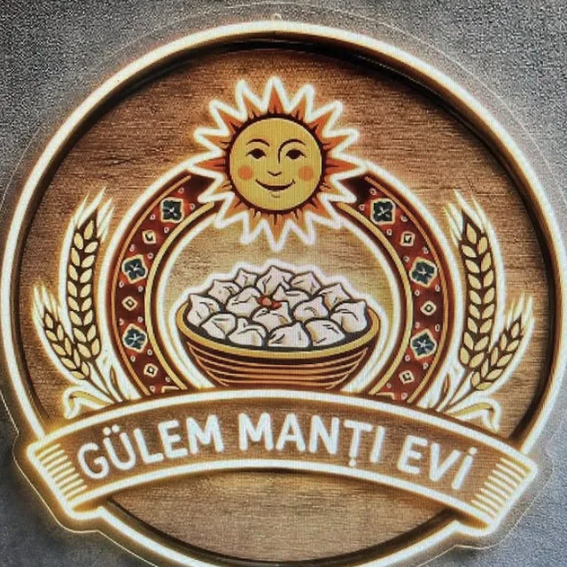 Gülem Mantı Evi'nin neon tabelası: gülen bir güneş, kilim desenli kemer, mantı dolu sepet ve iki yanında başaklar.